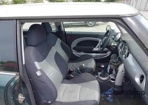 2006 Mini Cooper z USA, uszkodzony, nr VIN WMWRC33566TK64108